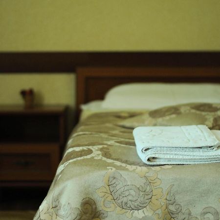 Отель Дон Кихот Novovolyns'k Номер фото